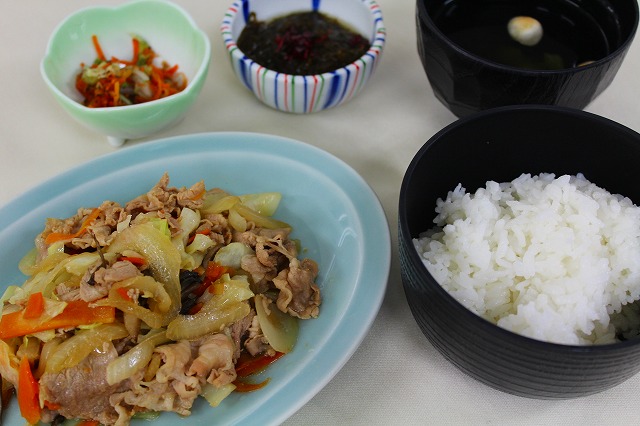 A定食「鯖のみりん焼き」Ｂ定食「豚肉の甘辛炒め」