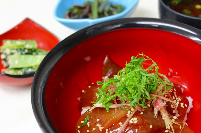 鮪漬け丼