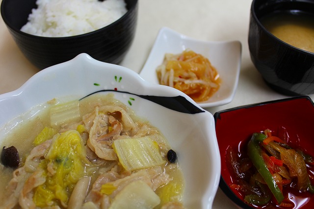 昼食「豚肉と白菜の旨煮」