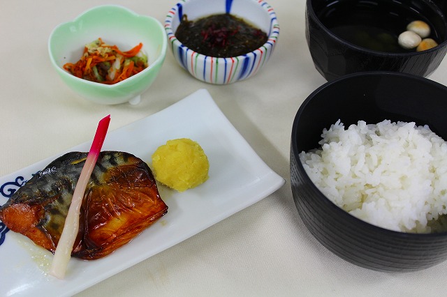 A定食「鯖のみりん焼き」Ｂ定食「豚肉の甘辛炒め」