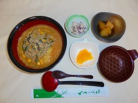 A定食「鮭の胡麻ポン酢焼き」B定食「味噌ラーメン」