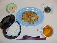 A定食「銀だらの煮付け」B定食「チャプチェ」