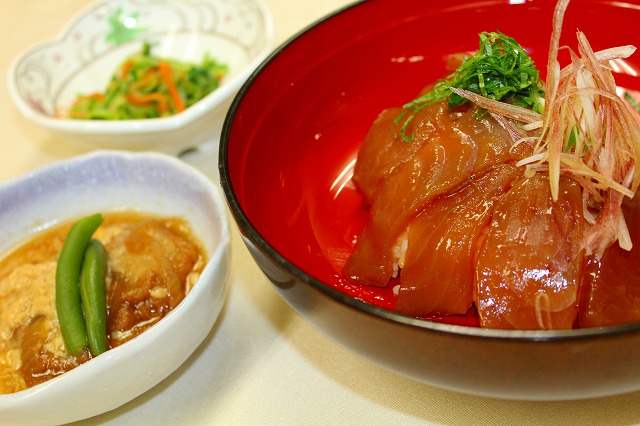 鮪の漬け丼