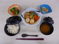 A定食「芋炊き」B定食「大州コロッケ」