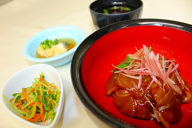 鮪の漬け丼