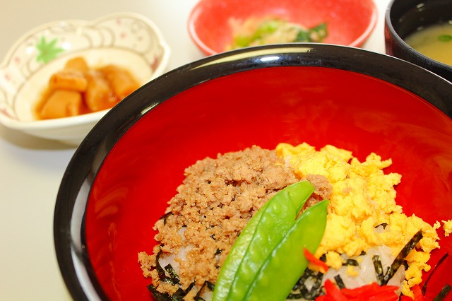 三色丼