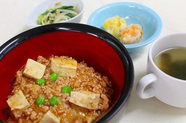 鶏挽き肉の麻婆丼