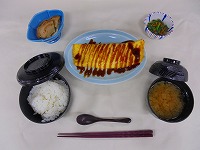 A定食「鱈の粕漬け焼き」B定食「とんぺい焼き」