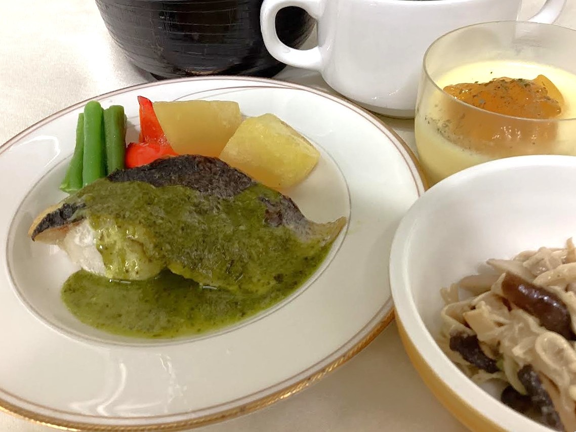 スズキのポワレ～バジルソース