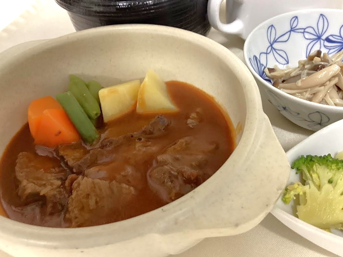 牛ランプ肉の赤ワイン煮込み