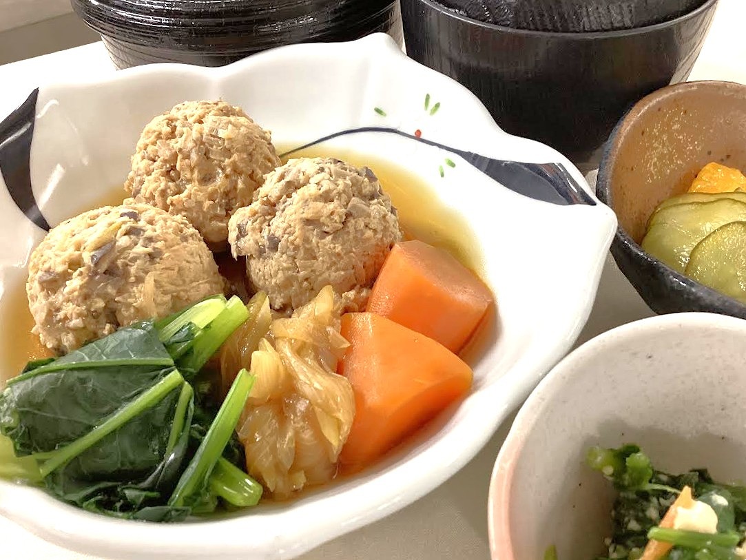 鶏つくねと野菜の生姜煮込み