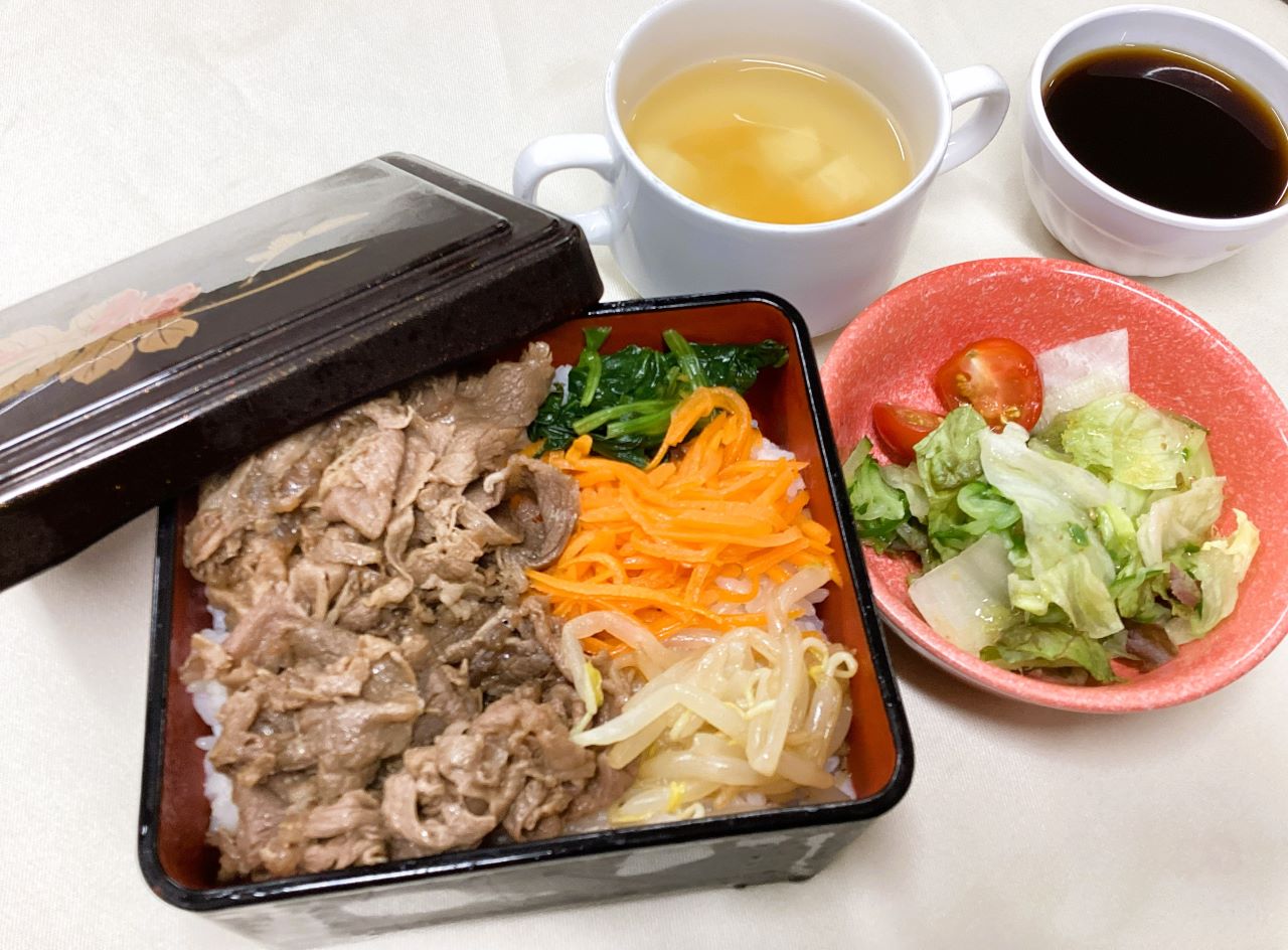 牛肉と彩野菜のビビンバ重