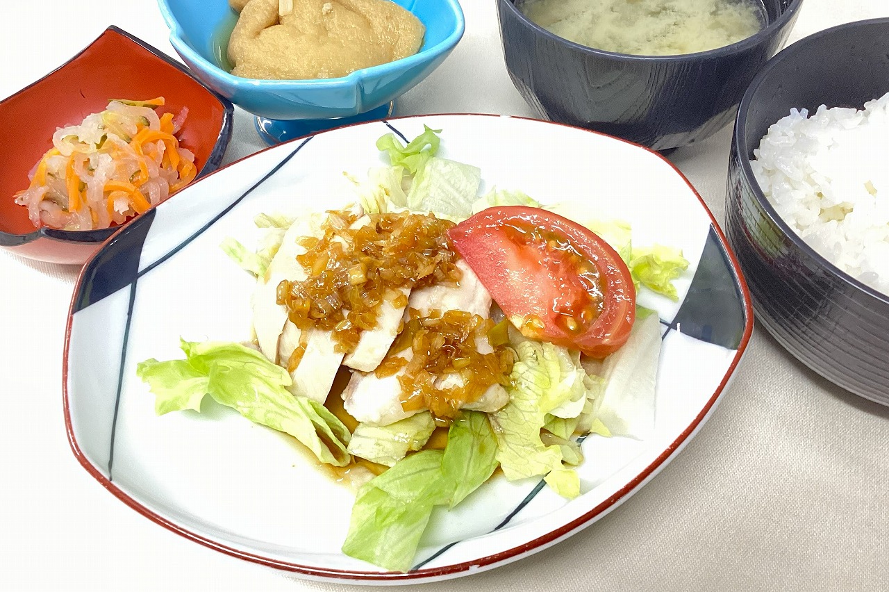蒸し鶏の香味だれ