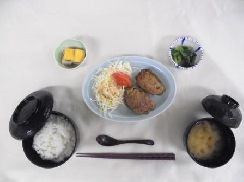 A定食「スズキの塩焼き」Ｂ定食「ピーマンの肉詰め」