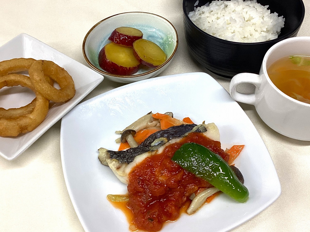 ホキのトマトソース