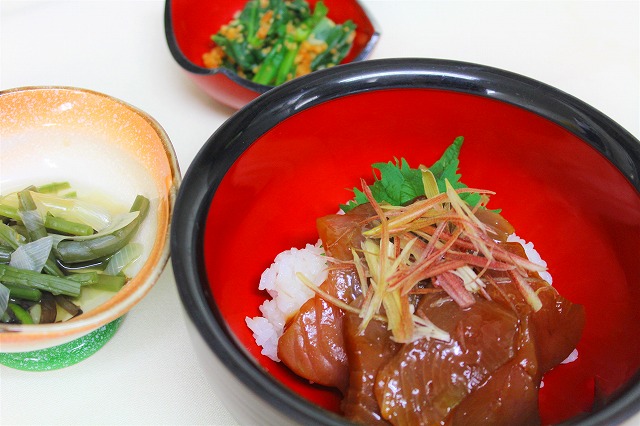 鮪の漬け丼