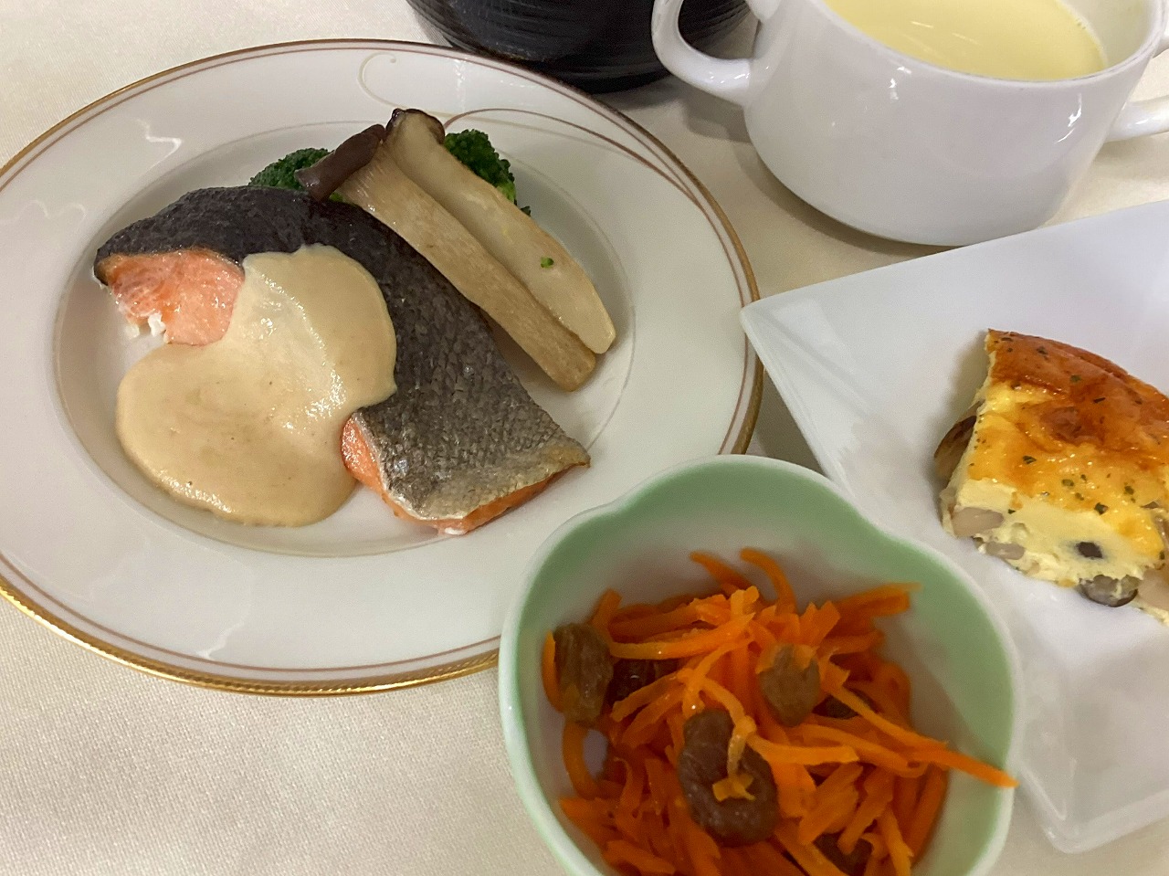鮭のムニエルアーモンドソース