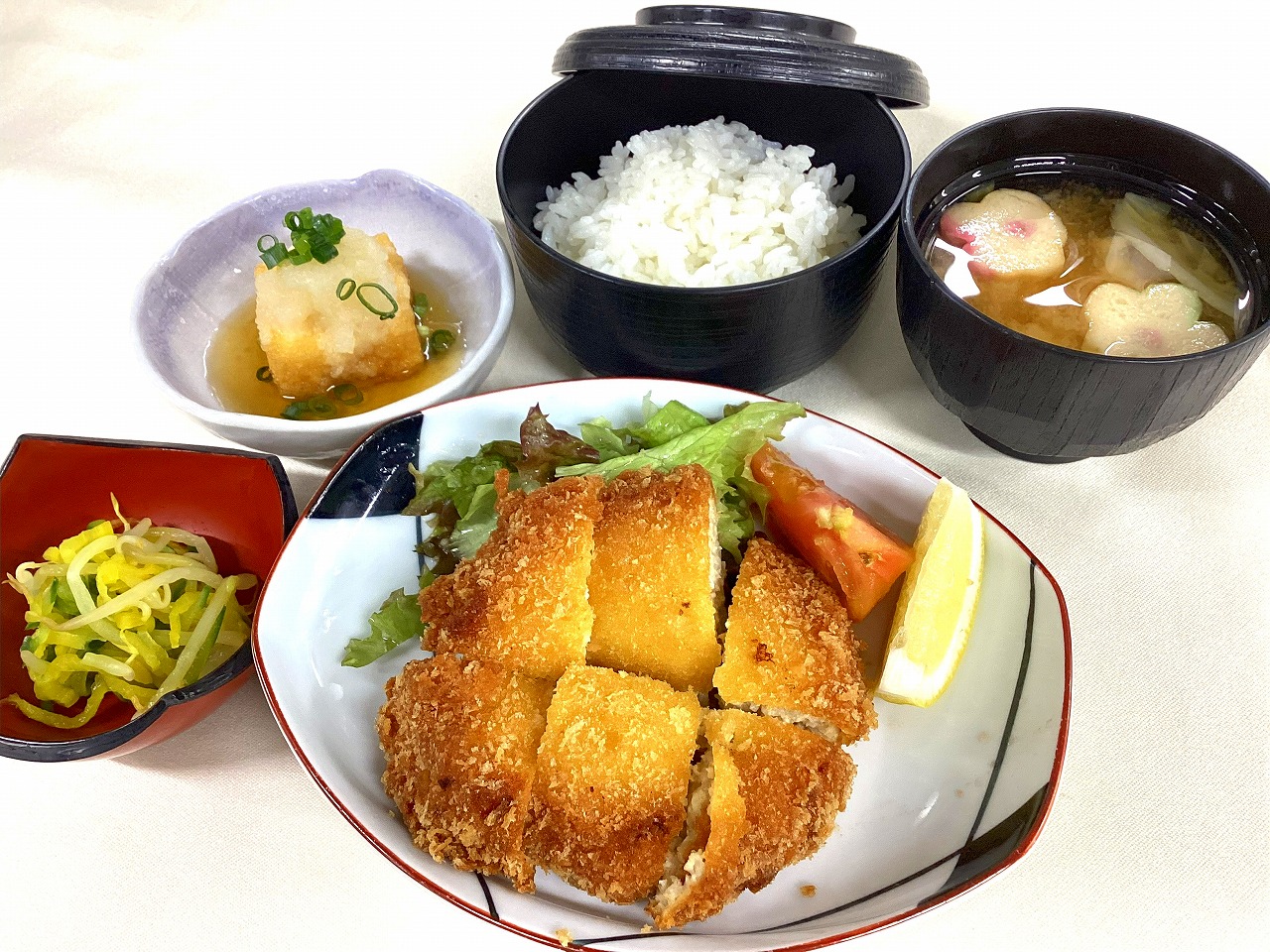 鶏挽肉のメンチカツ