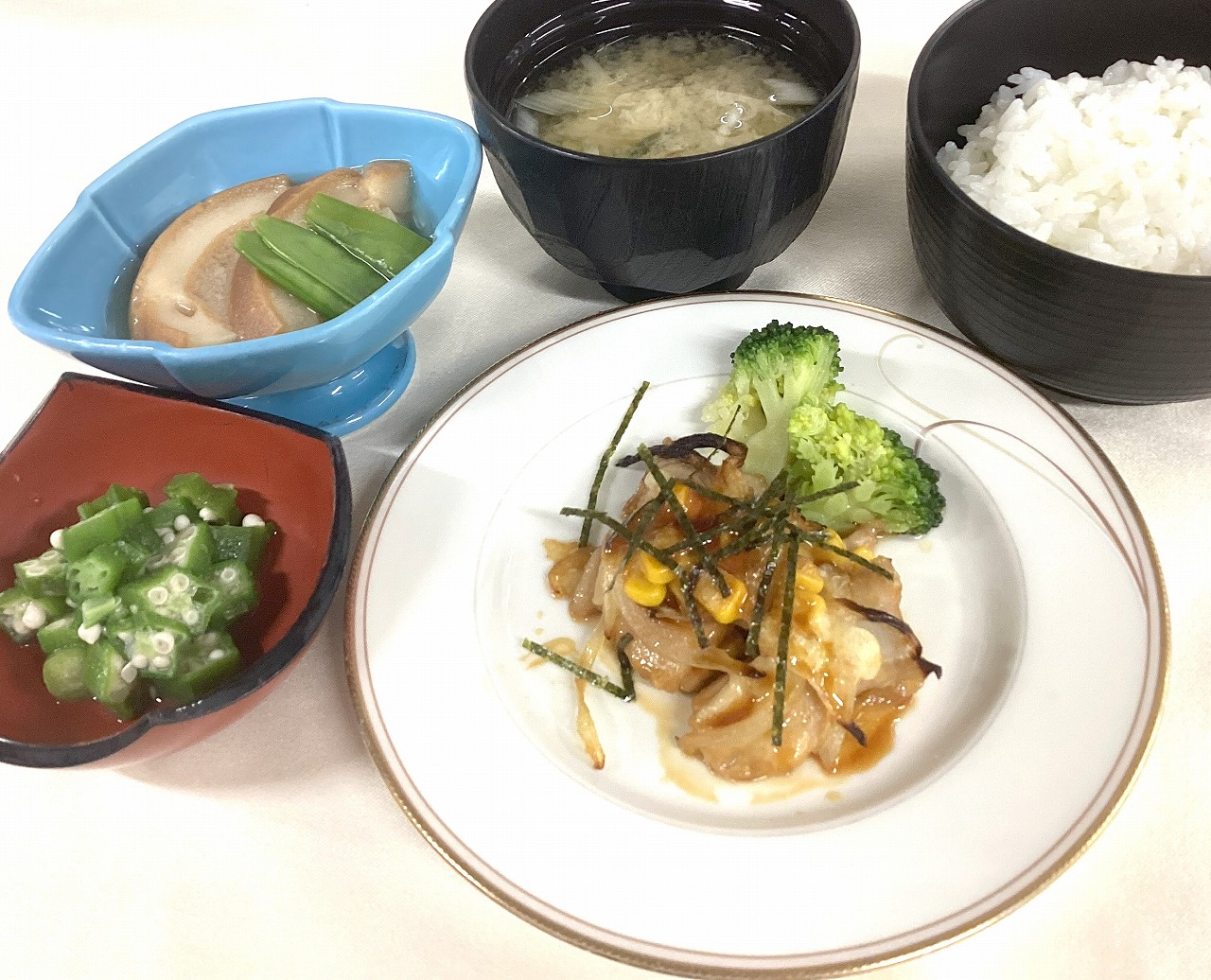 鶏肉の照り焼きピザ風