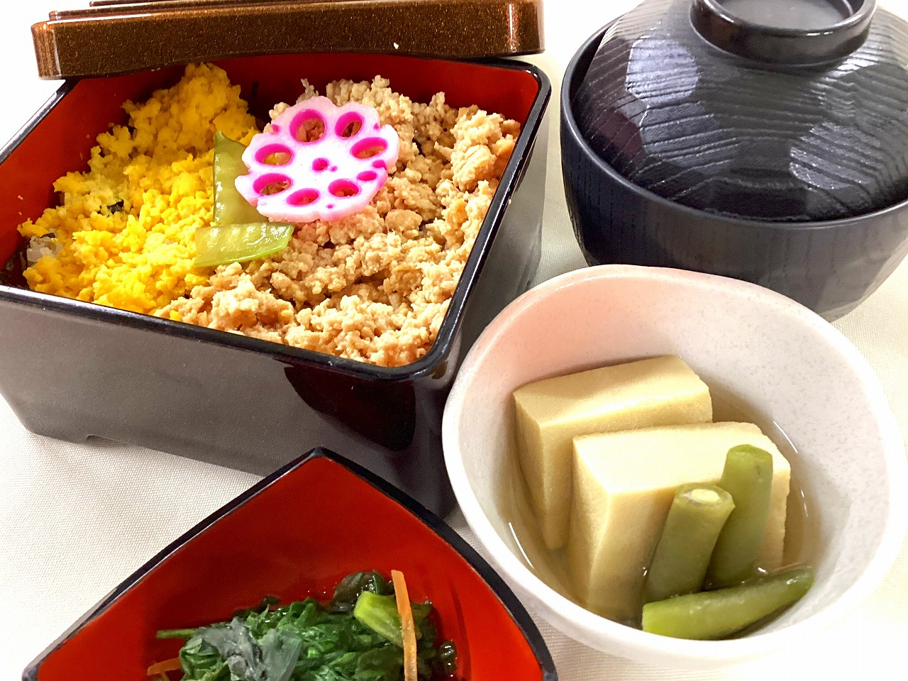 鶏そぼろごはん