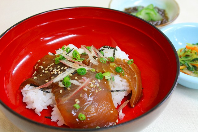 鮪の漬け丼