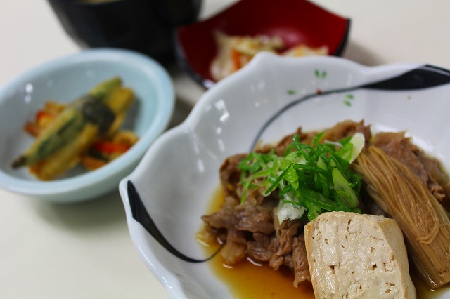 牛肉のすき焼き風煮