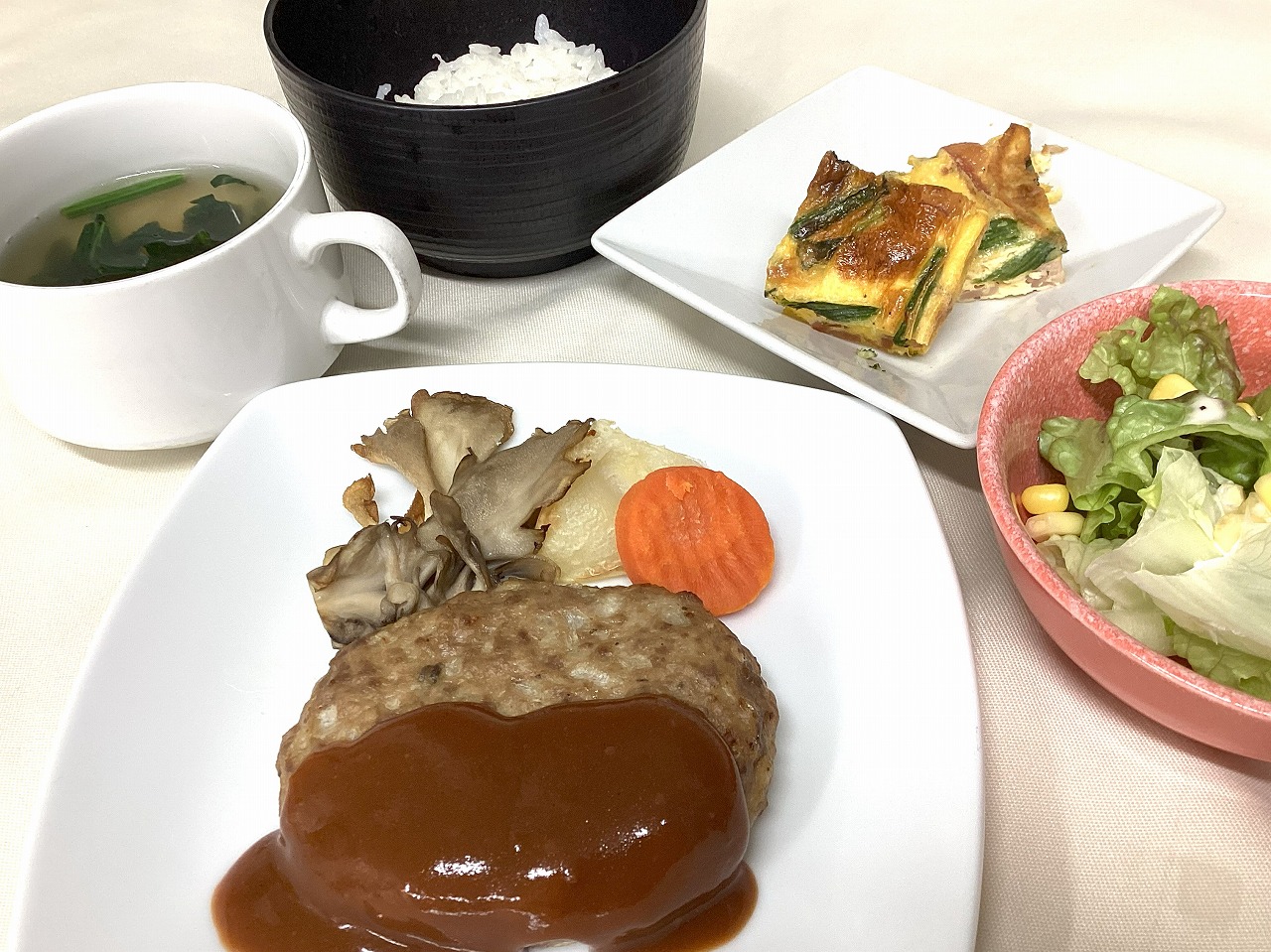 ハンバーグデミグラスソース