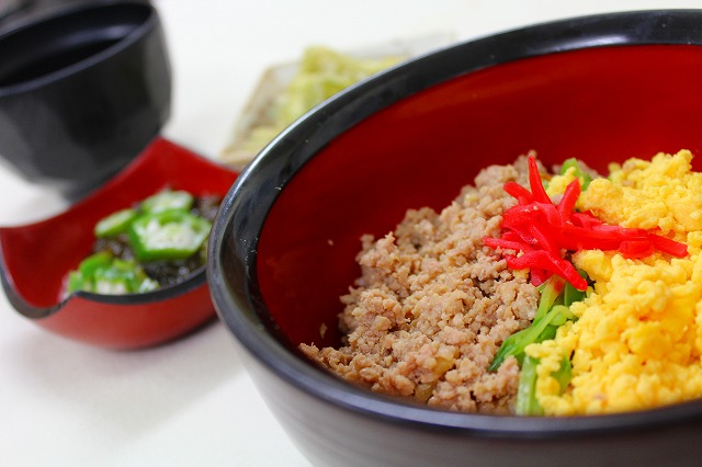 三色丼