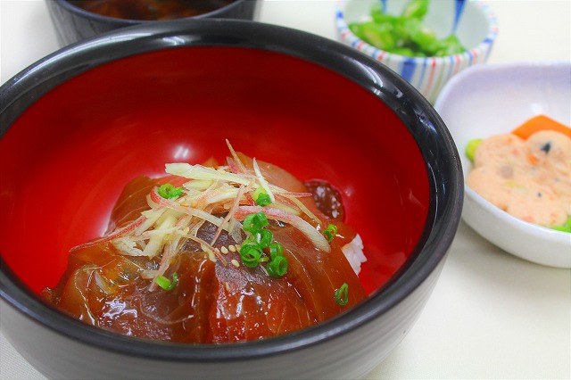 鮪の漬け丼