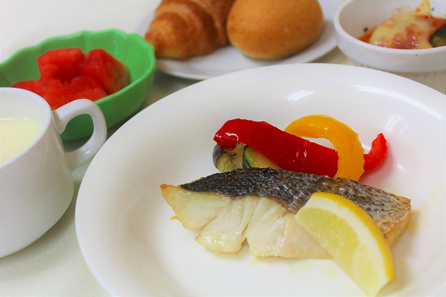 フェア食「旬のスズキと夏野菜」