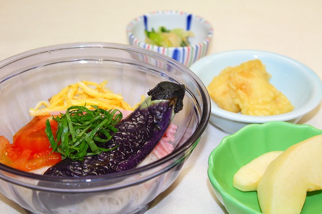 揚げ茄子と大葉のそうめん