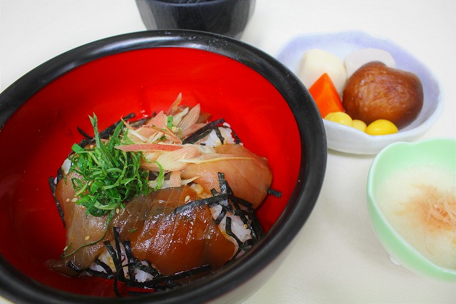 鮪の漬け丼