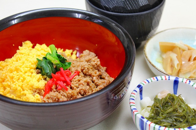 三色丼