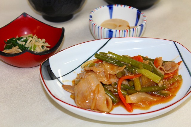 豚肉とにんにくの芽のピリ辛炒め