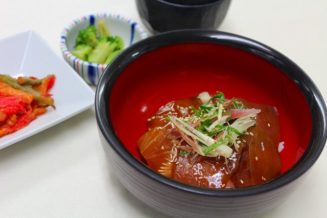 鮪の漬け丼