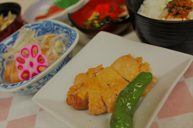 フェア食「鶏肉の食べ比べ」