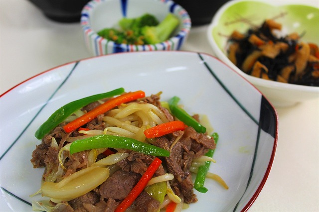 牛肉ともやしの甘辛炒め