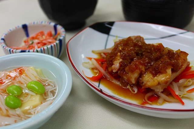 鶏肉の葱ソースかけ