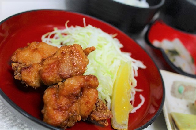 鶏肉の唐揚げ