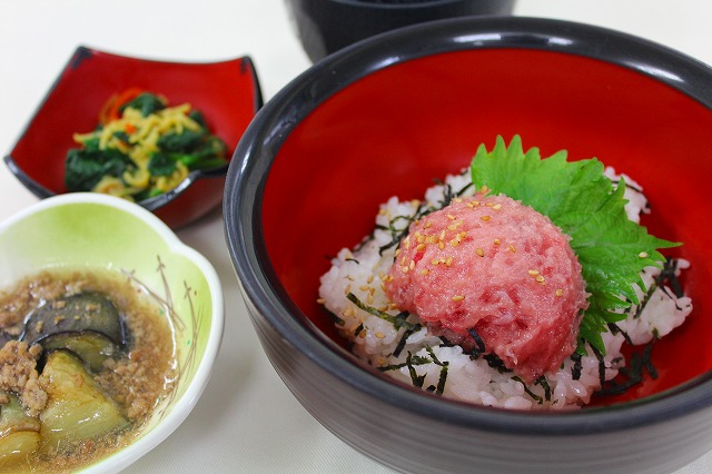 ネギトロ丼