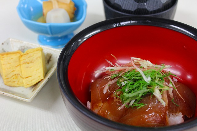 鮪の漬け丼