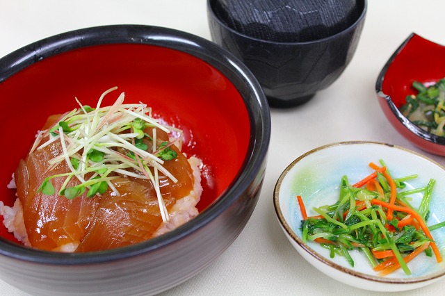 鮪の漬け丼