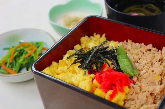 鶏そぼろご飯