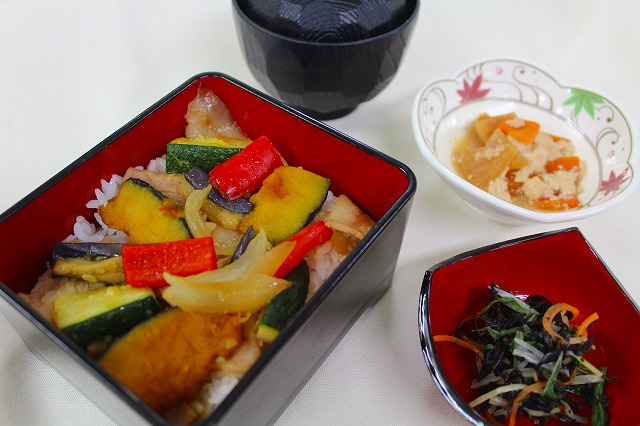 夏野菜スタミナ丼