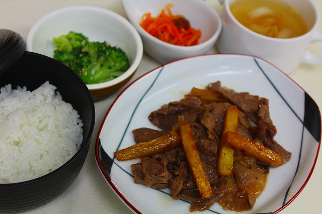 牛肉と薩摩芋の甘辛炒め