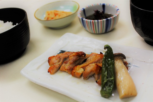 鶏肉のこんがり焼き