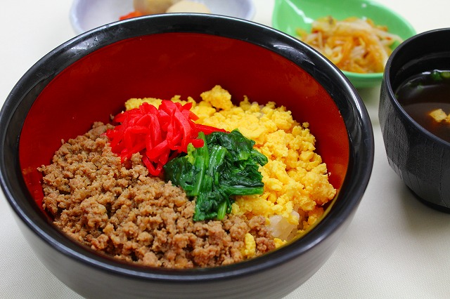 三色丼