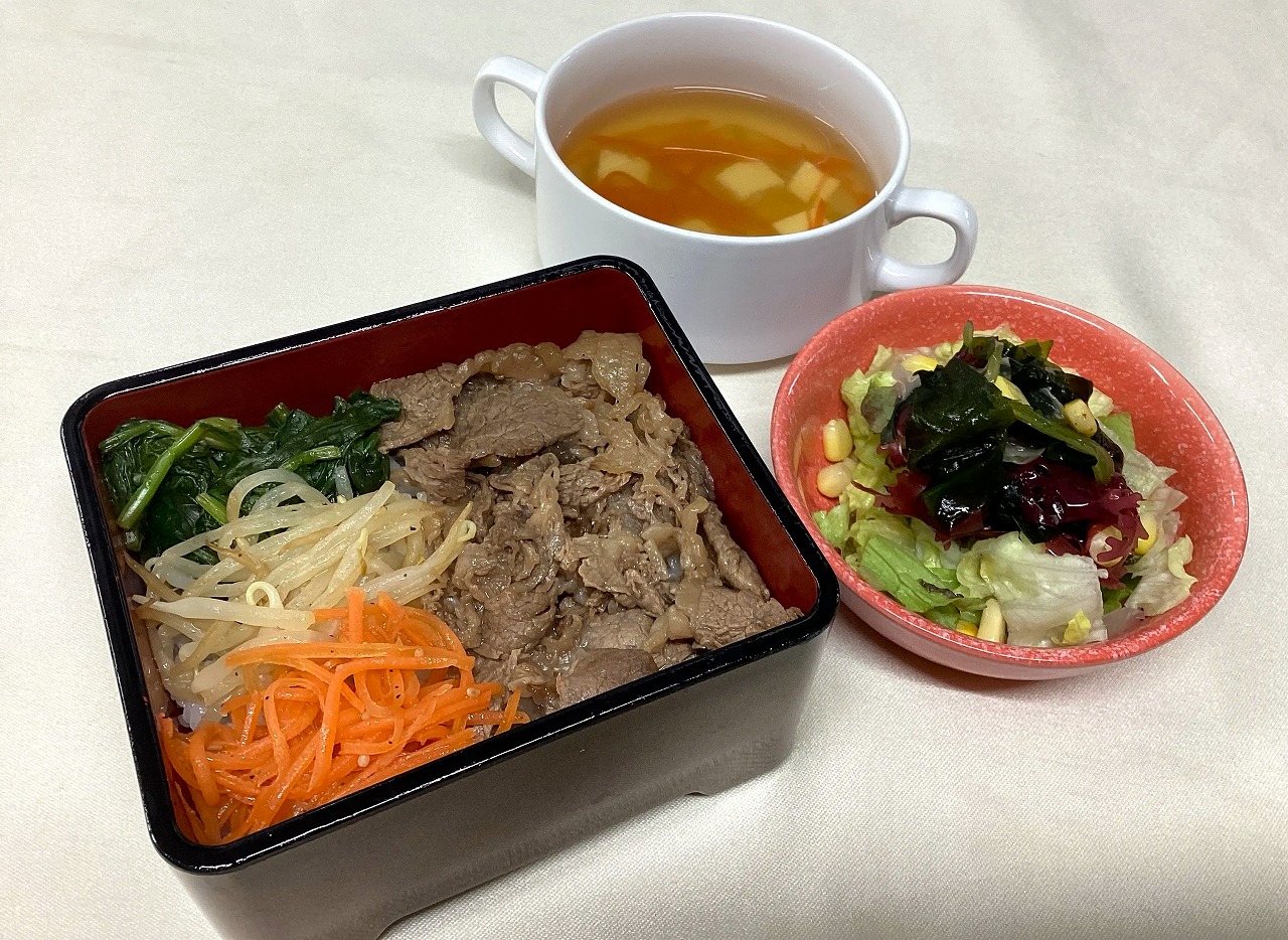 彩り野菜と牛肉のビビンバ重