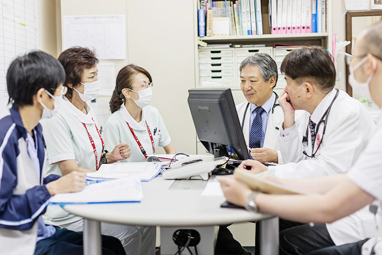 専任の介護士が24時間常駐し、ご入居者の健康を見守ります。