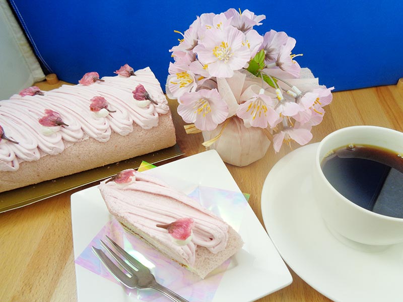 桜のロールケーキ
